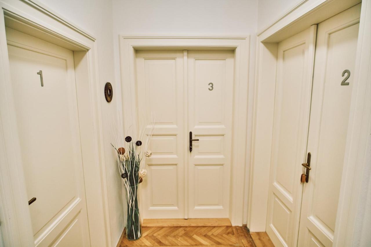 Camo Boutique Apartments Прага Екстер'єр фото